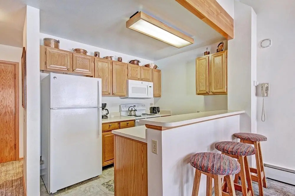 Ideal Locale Steps To Mountain & Main St- 1br+loft, Sleeps 6 1 Bedroom Condo by RedAwning