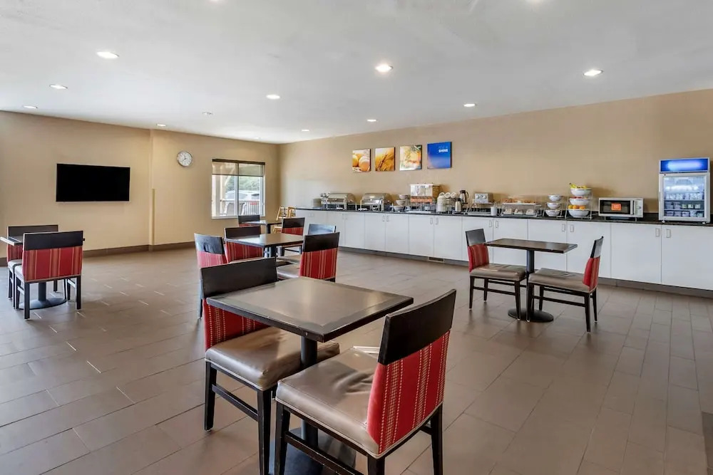 Comfort Suites