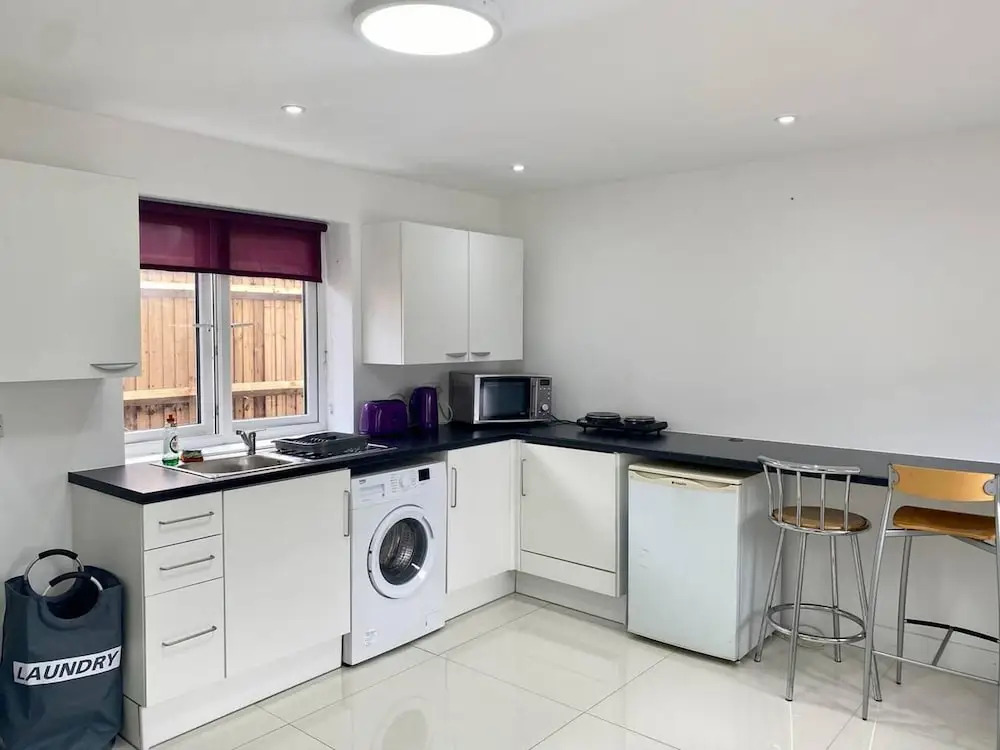 Separate One Bedroom Large Apartment in Slough
