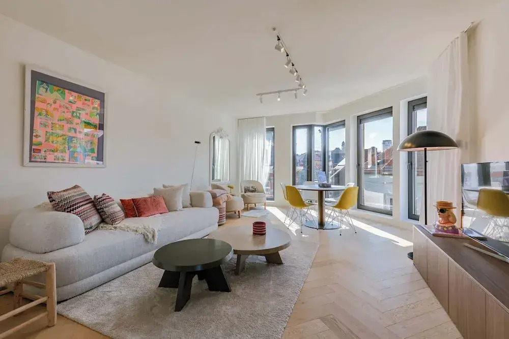 The Sassy Summit - Chic Comfort Views Good Vibe