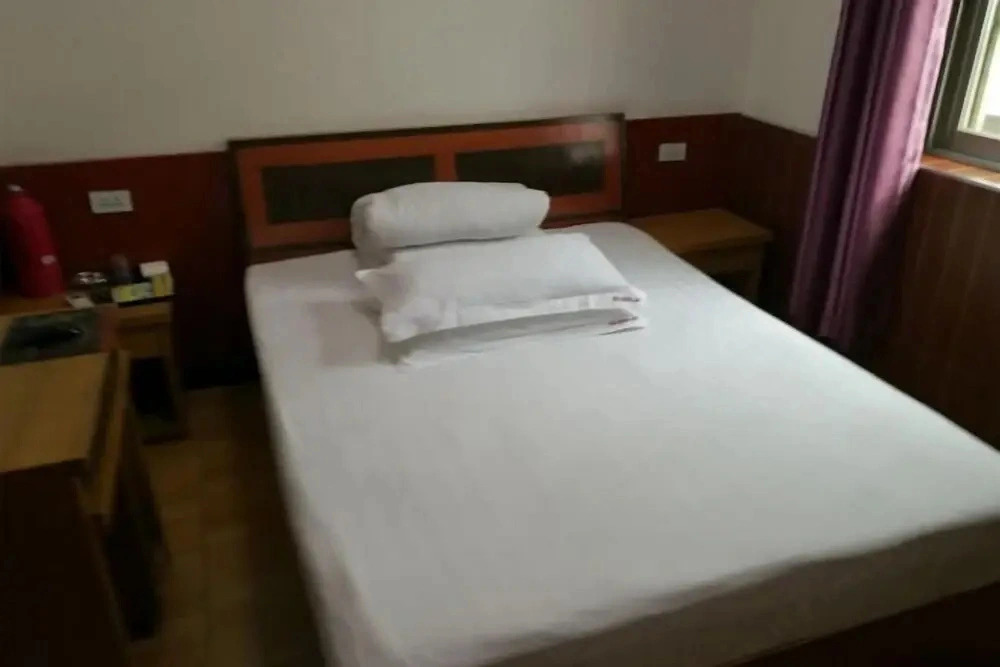 Xinyi Business Hotel