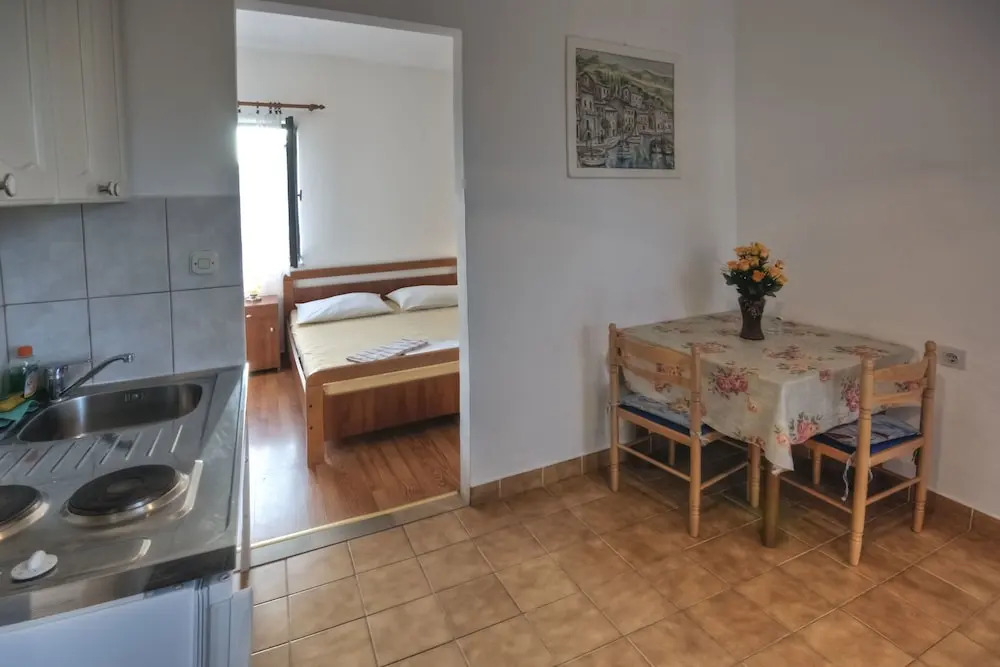 Studio Apartments Teuta & Agron