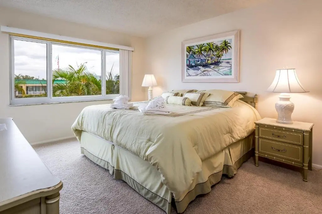Sand Caper 202, Sleeps 4, Gulf Front, 2 Bedrooms, Elevator, Heated Pool