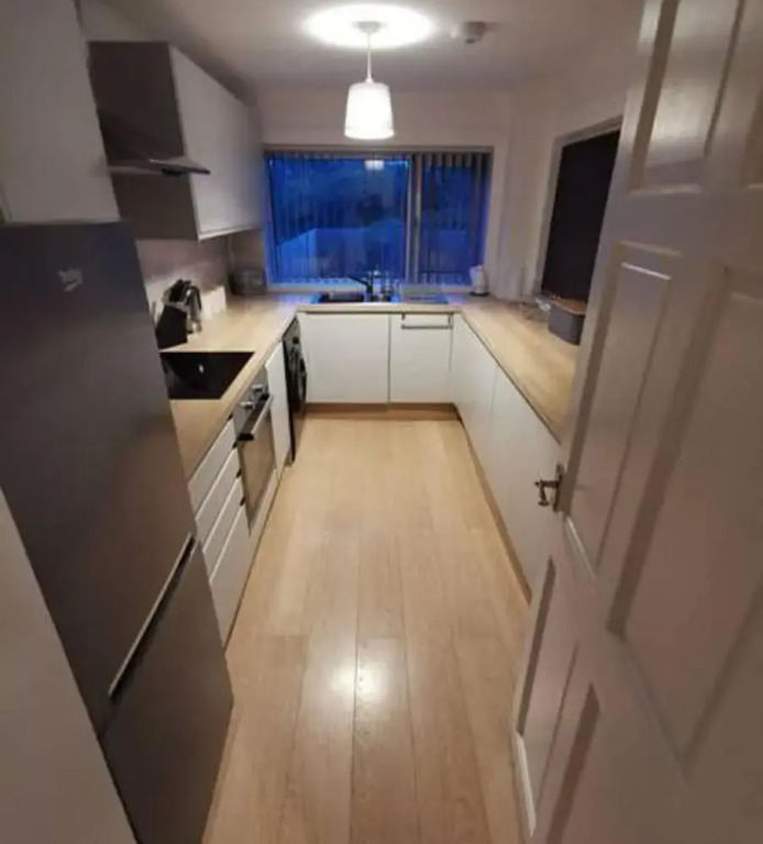 Charming 2-bed House in Swansea