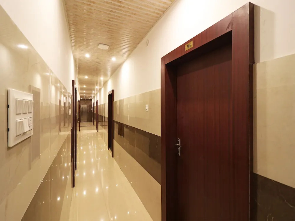 Oyo 1021 Hotel Gayatri Residency