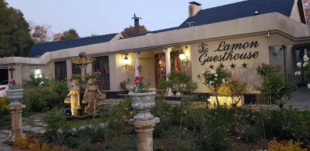 Lamon Guesthouse