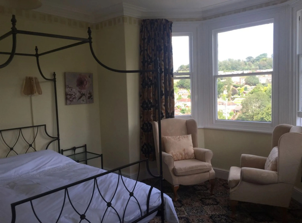 Cairn House - Bed & Breakfast