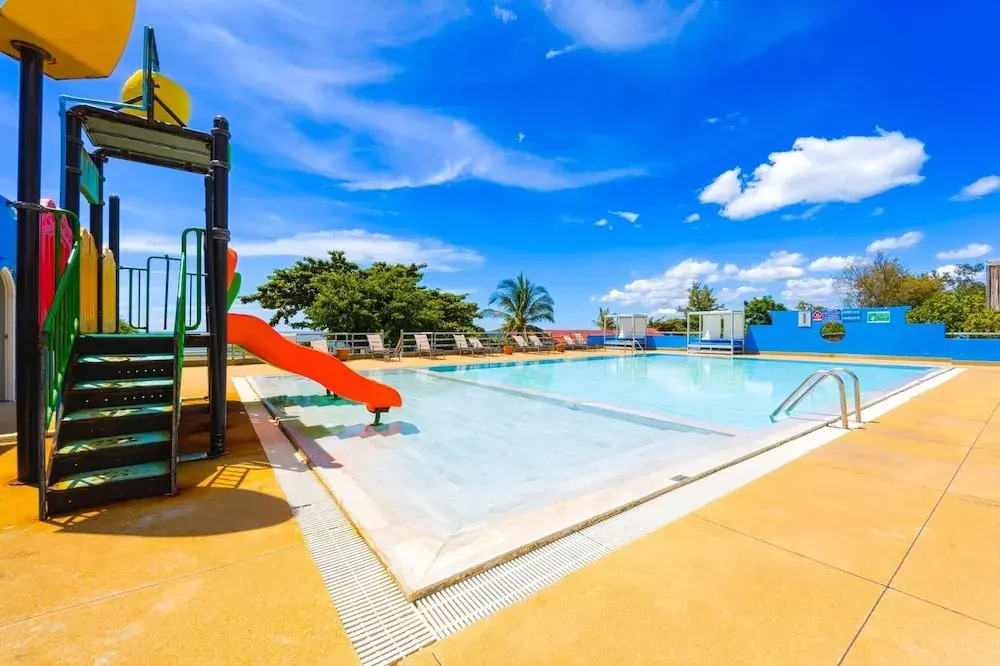 Beachfront Studio Condo-Seaview BW1