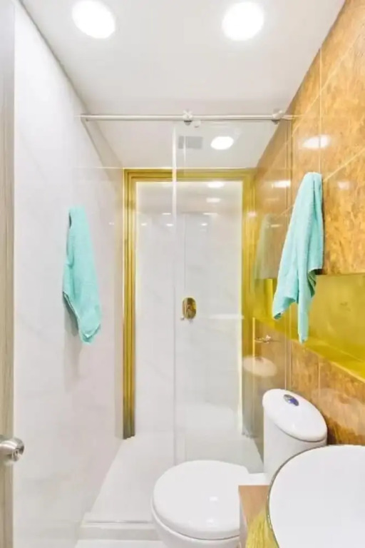 2bedroom with pooltable 1 block -Lleras