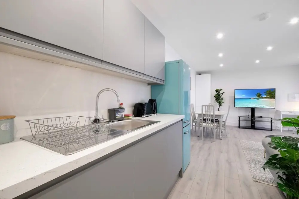 Luxury 1 & 2 bed Apartment free parking