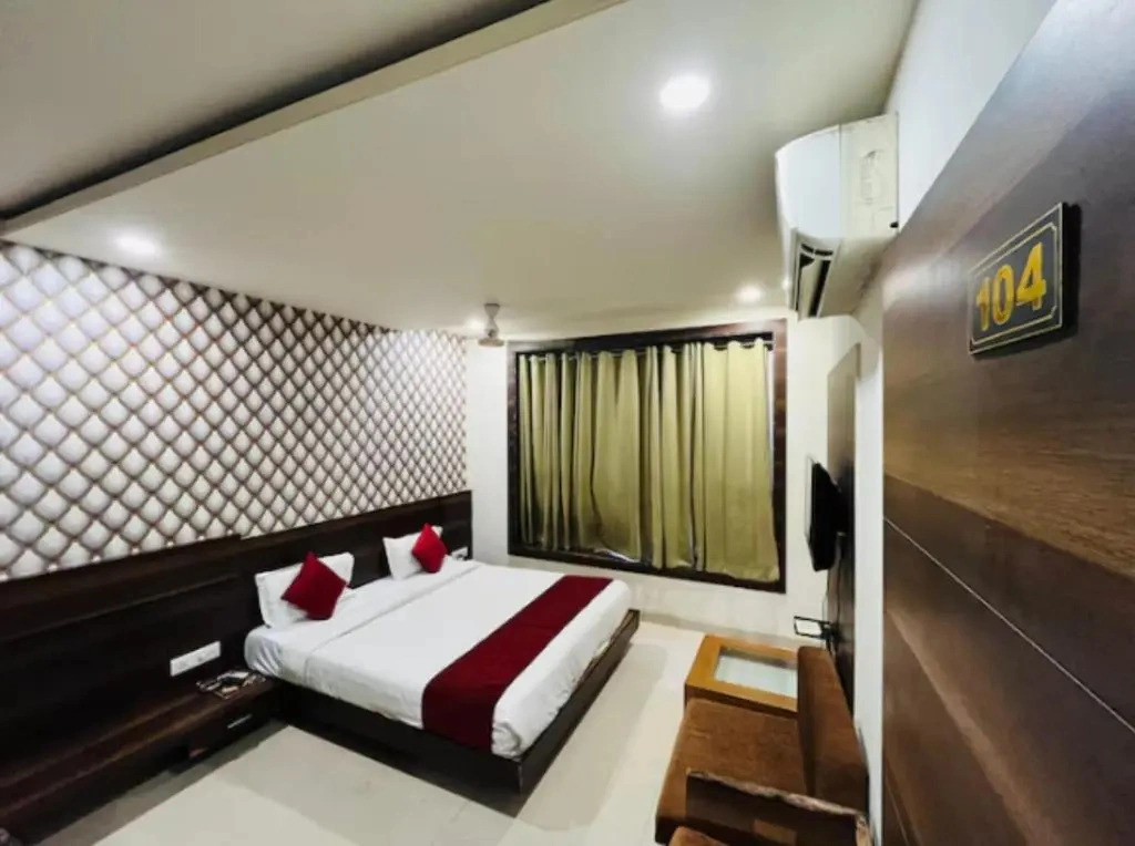 Hotel Raj Residency Near DB Mall