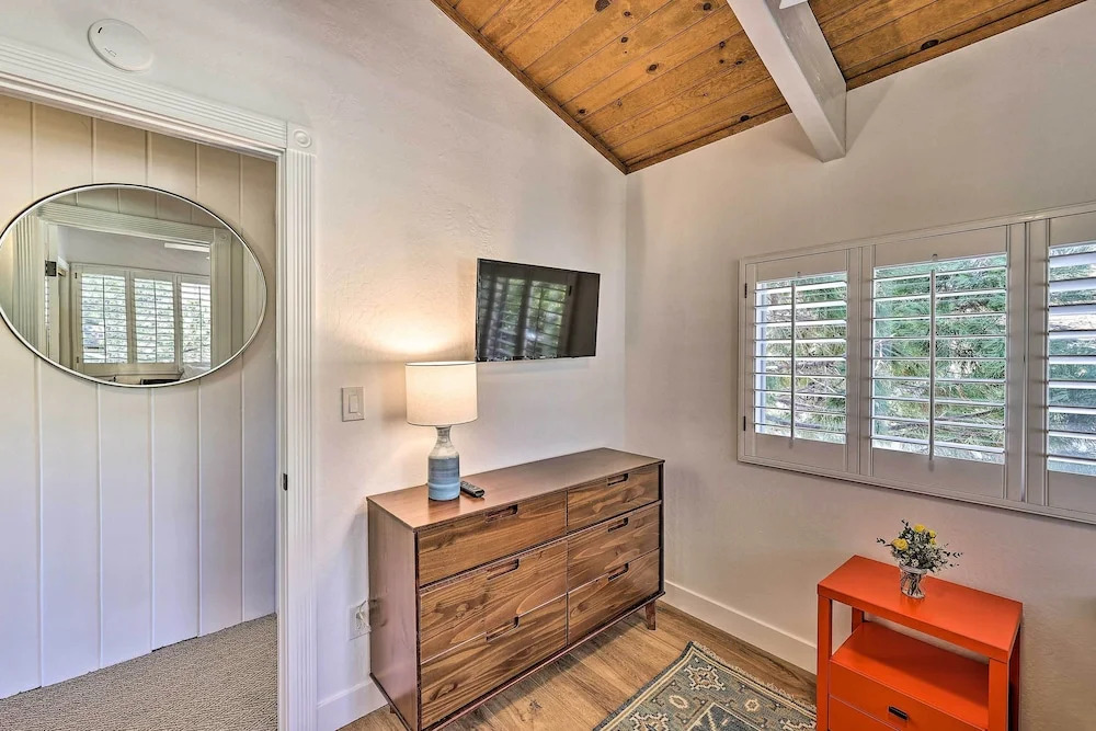 'ridgeline Retreat' w/ Mountain Lake Views!