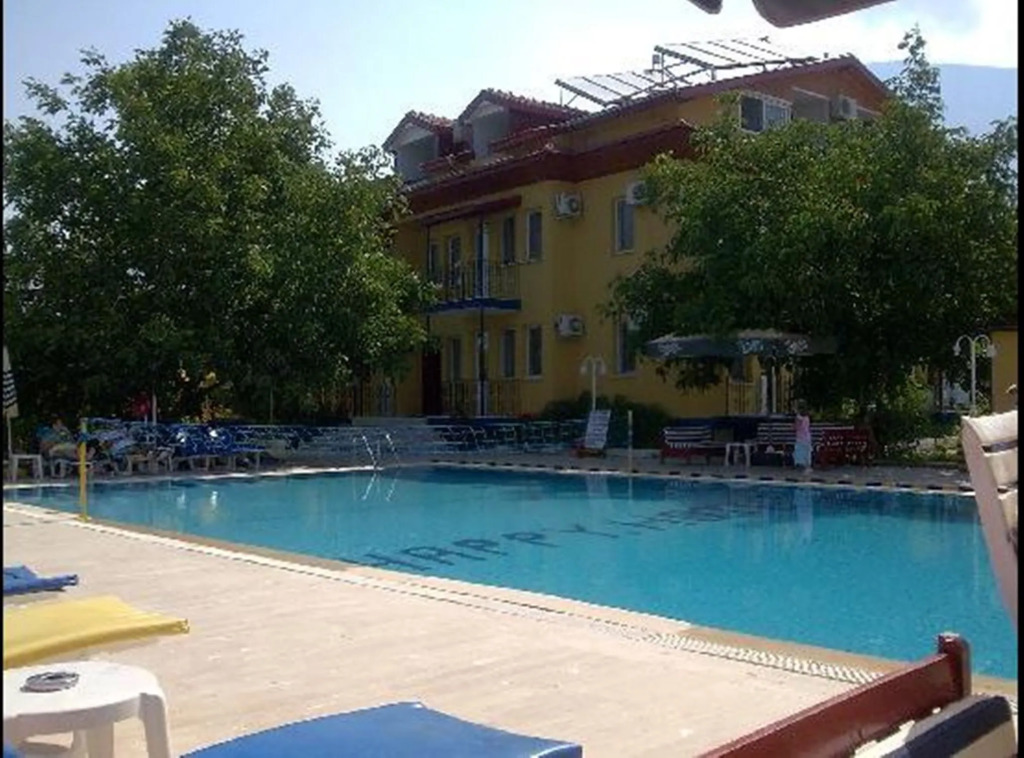 Happy Nur Hotel