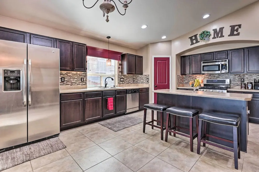 Maricopa Home w/ Swim-up Bar, Heated Pool & Slide