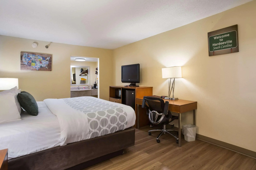 Econo Lodge Inn & Suites Hardeeville I-95