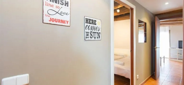 AinB Raval Hospital Apartments