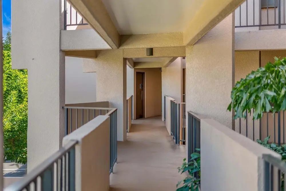 Kamaole Sands 3-308, Premier Location, Renovated, Large Lanai, Wi-fi, Split AC!