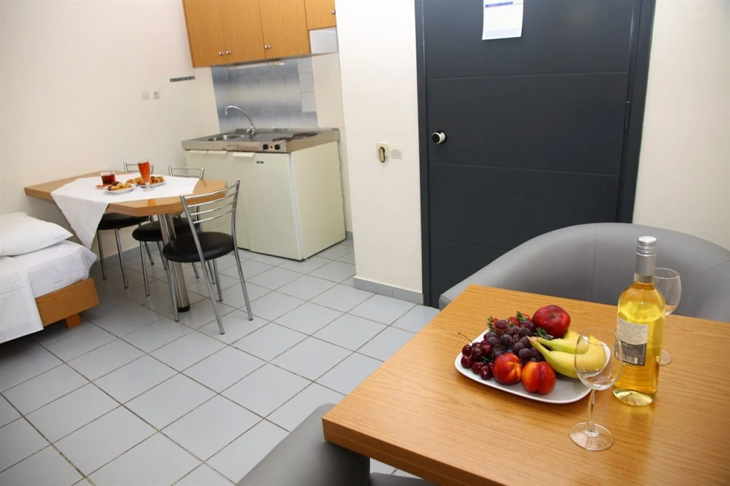 Acropolis Apartments