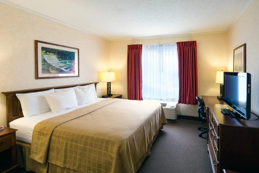 Coshocton Village Inn & Suites