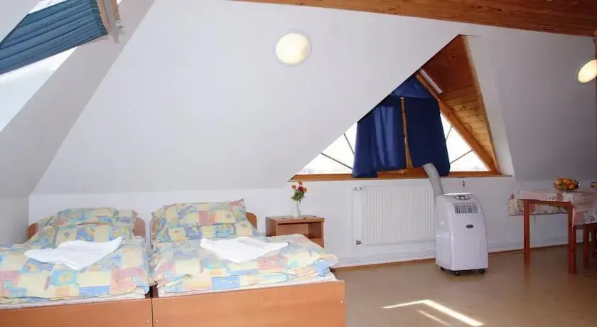 Tisza Panzió és Apartman