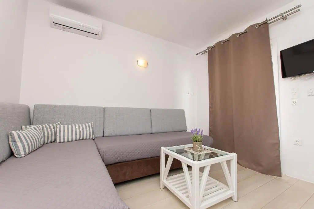 Anius Apartments