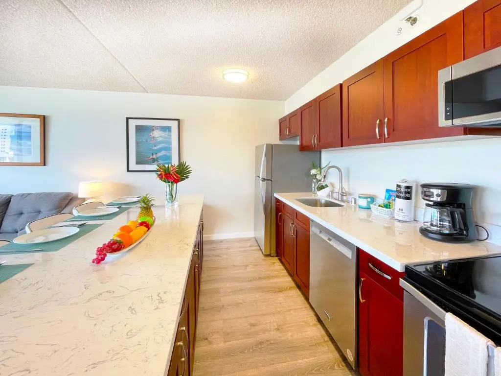 Beautiful 17th Floor Condo with AC, WiFi, Parking - Short Walk to Beach