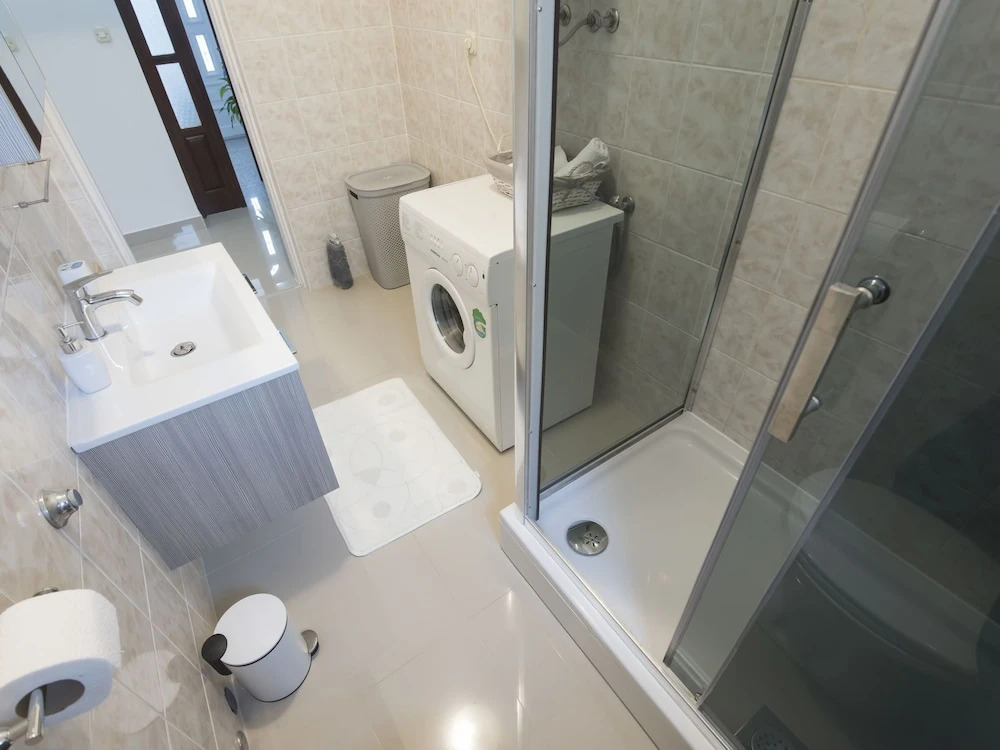Comfortable apartment in a quiet area, private terrace, shared swimming pool
