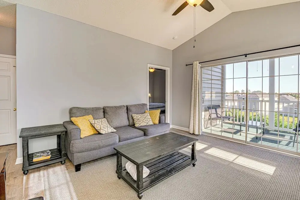Pool + Hot Tub: Lake-view Condo in Surfside Beach!