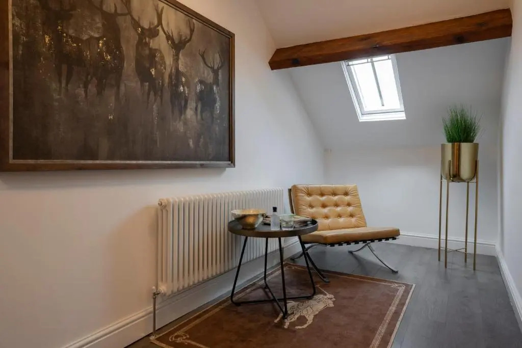 Oak Street Apartment