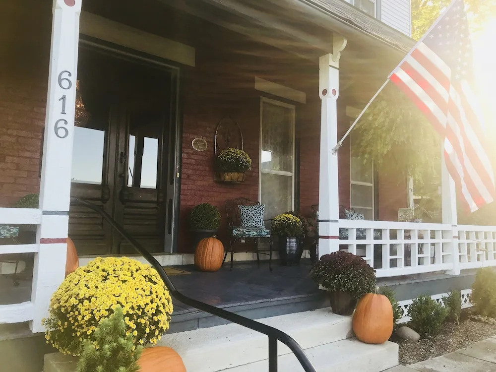Evans Holly Grove Inn B&B
