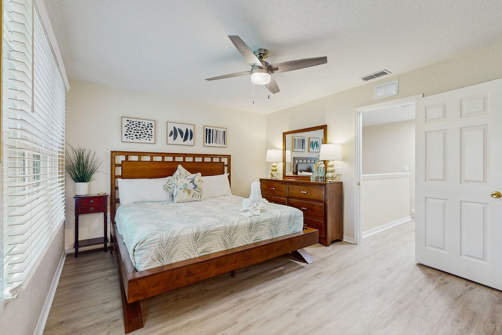Spacious Dog-friendly 3bed/3 Bath Townhome With Screened in Lanai Near Disney