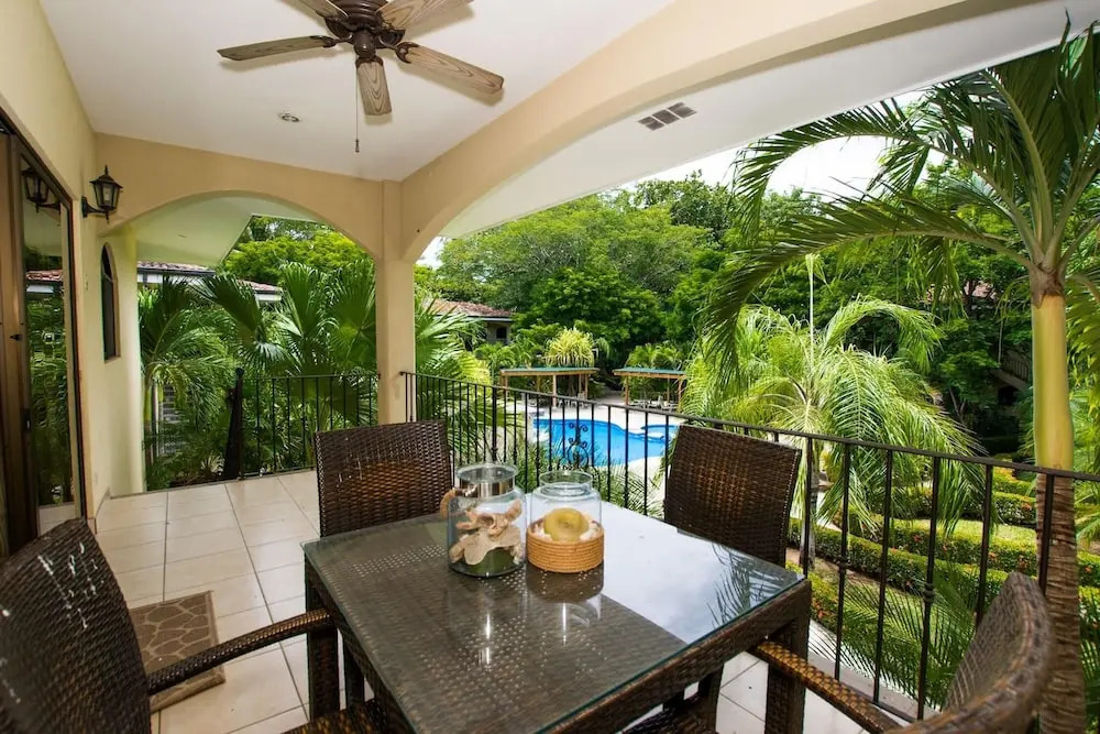 Casa del Sol-4 Secured and Quiet Complex - Minute Walk to the Beach