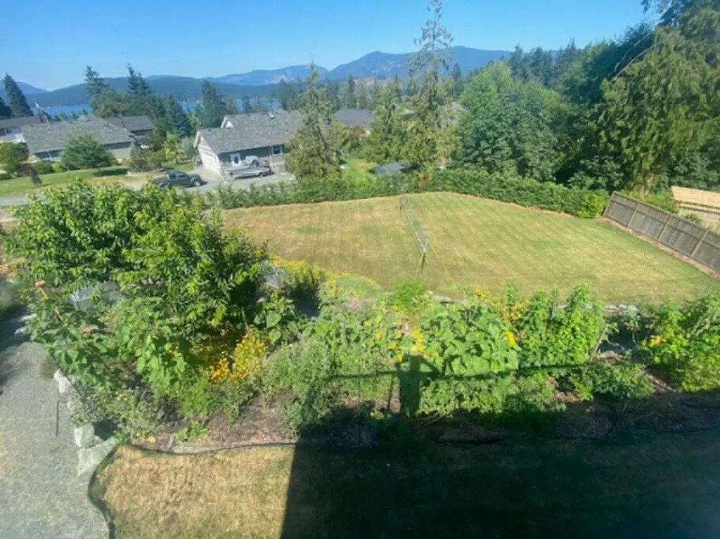 John and Jacqueline Big 4 Bd, 4 Ba home, Steps to Ocean with EV Charger