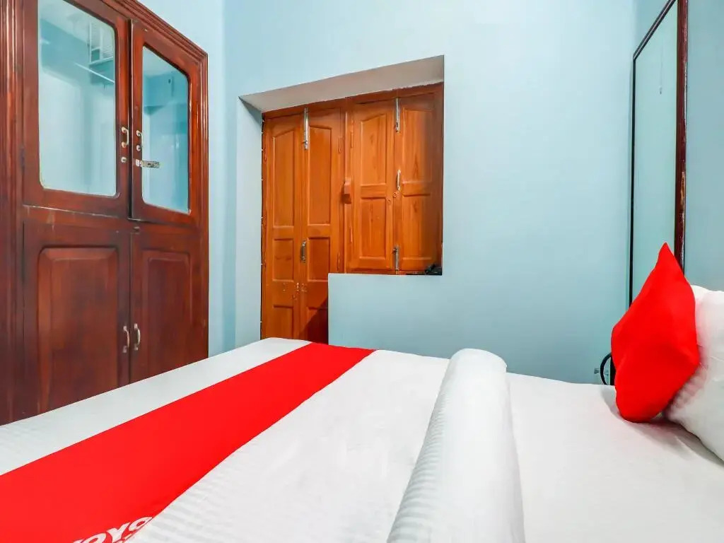 OYO Flagship 80502 Hotel Triveni