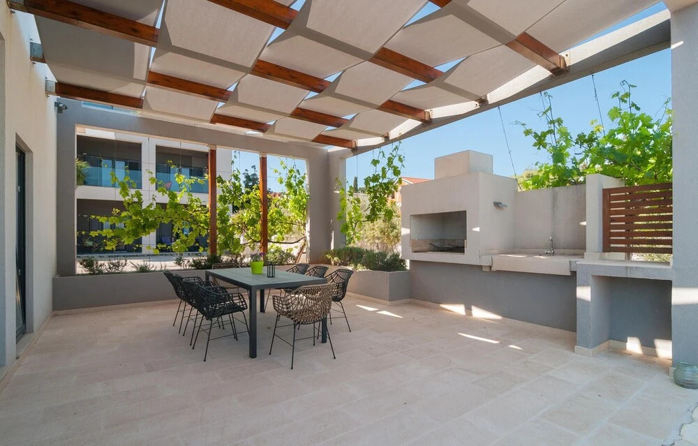Nice Home in Sutivan With Outdoor Swimming Pool, Wifi and 2 Bedrooms