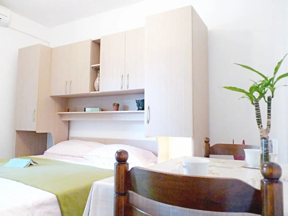 Apartments and Room Marin