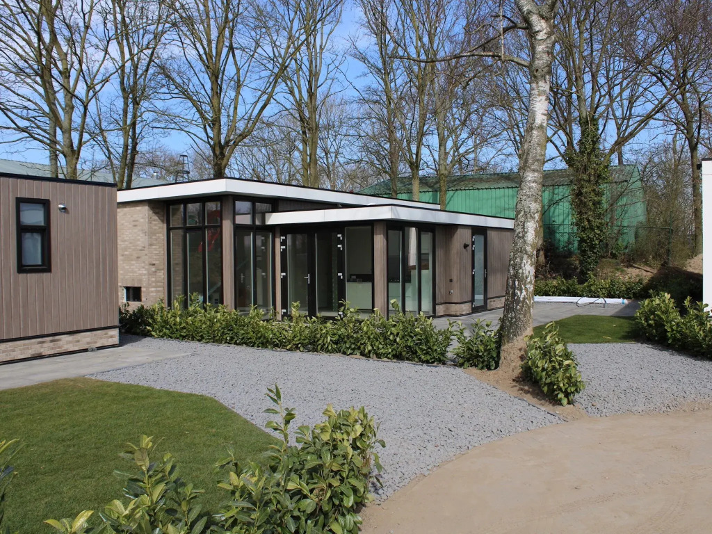 Wellness chalet with a sauna, in a holiday park directly on a recreational lake