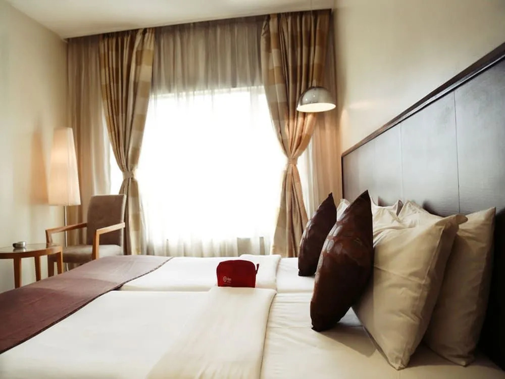 OYO 697 The Sirona Hotel
