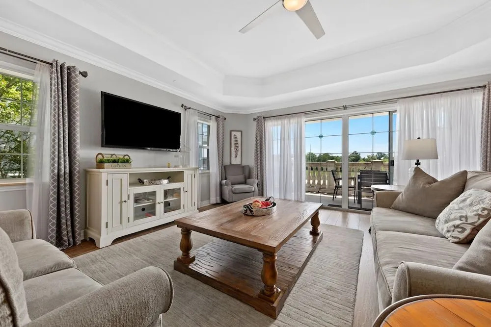Stunning - All New Decor Nov 2015 - 3 Br condo by RedAwning