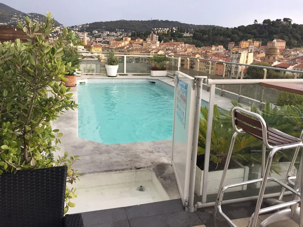 Stay in the heart of Nice