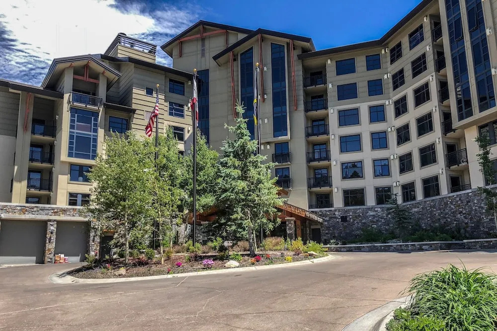 Village Monache #532 1 Bedroom Condo by RedAwning, Mammoth Lakes