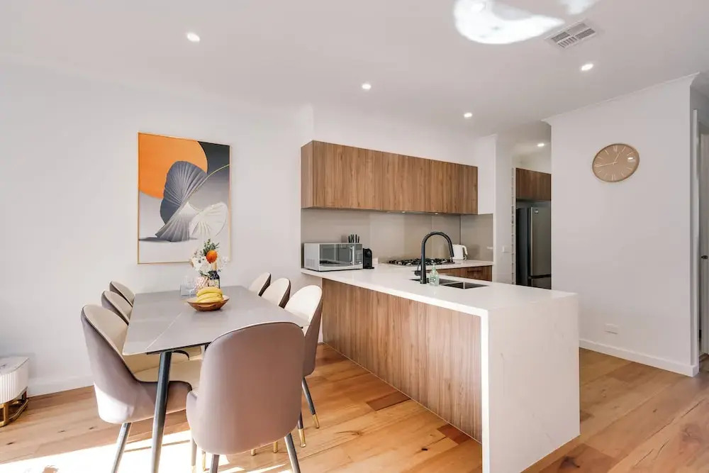 StayAU Stylish 4BR Home Ringwood