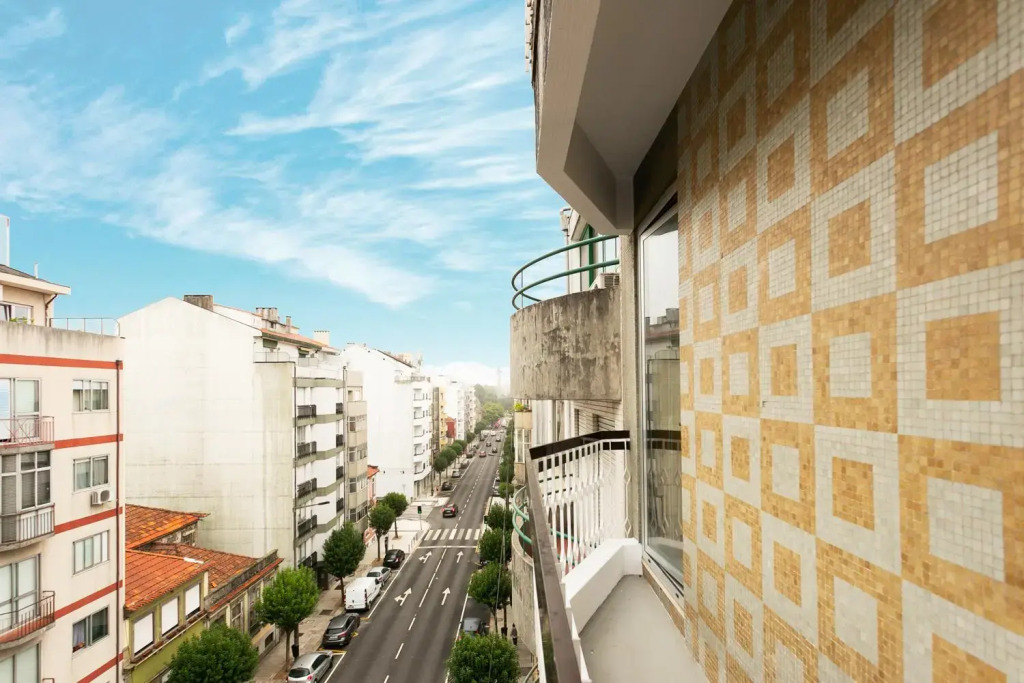 A Modern and Homely 3 Bedroom with Elevator
