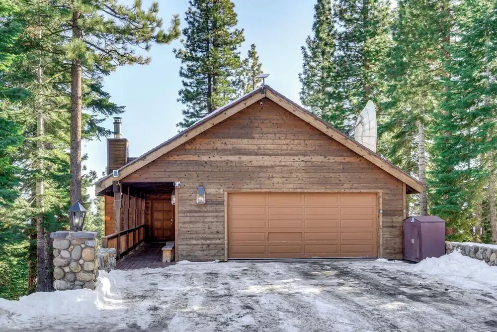 6 Mi to Ski Slopes! Family Tahoe Cabin w/ 3 Decks
