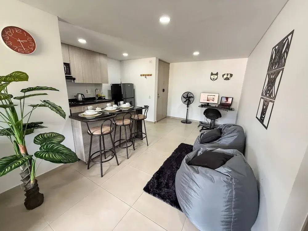 Mountain View, Pool & Gym (2506)