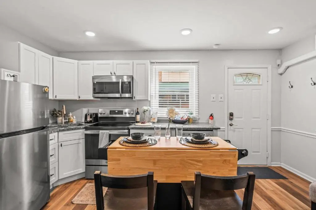 East Passyunk Trendy Apartment