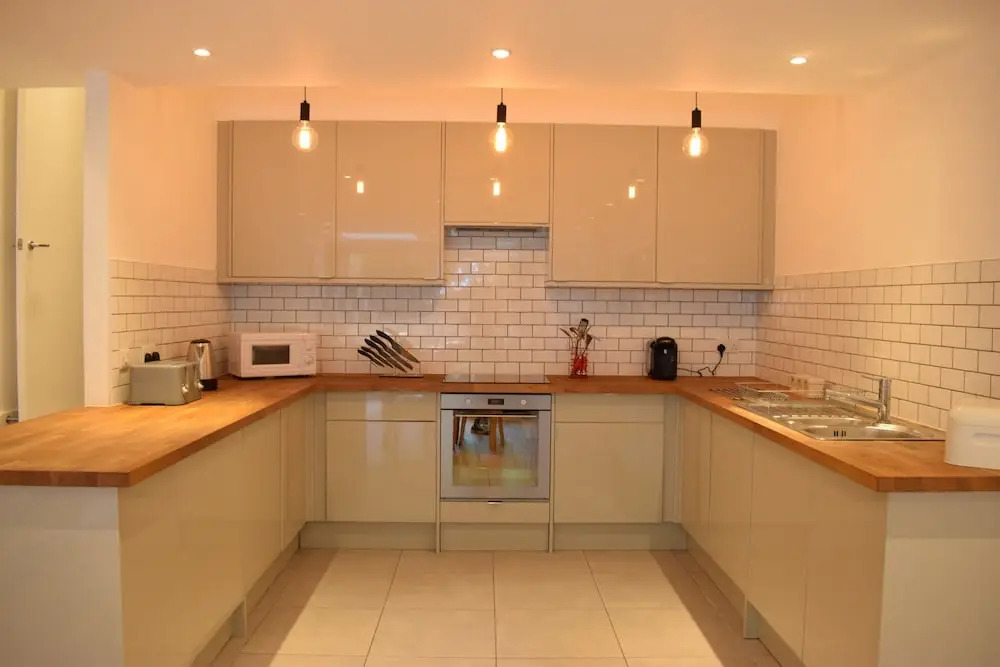 Spacious 2 Bedroom Apartment in South London