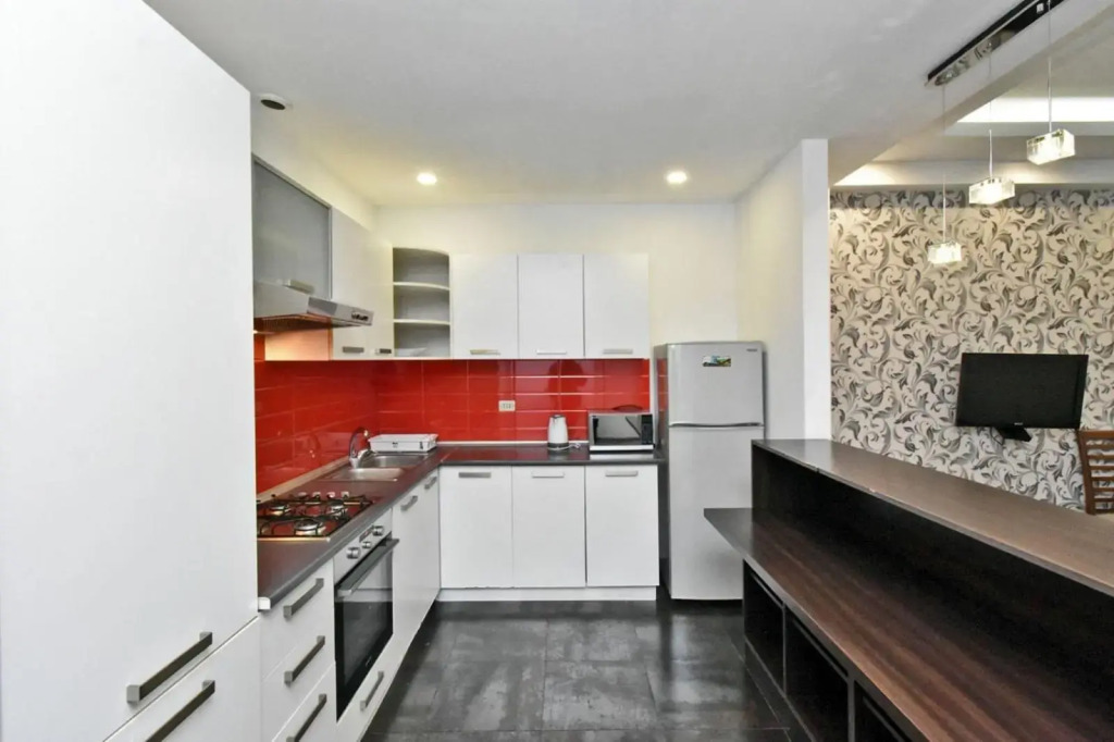 Northern Avenue, 1 bedroom Modern, Renovated apartment HH999