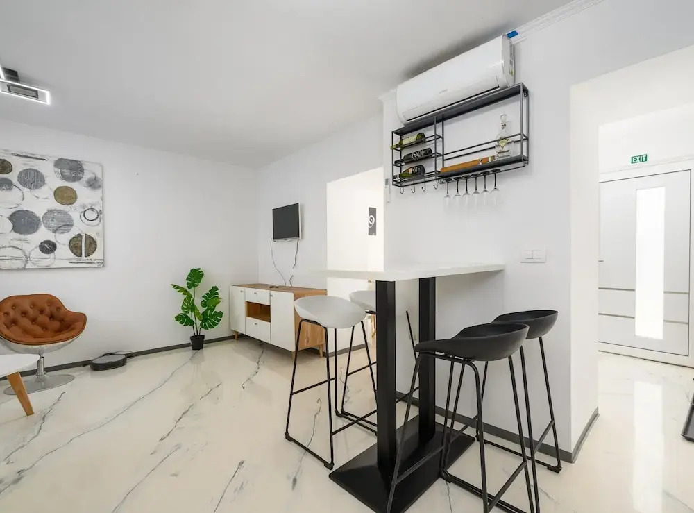 Villa in Pore with Private Pool and Beach