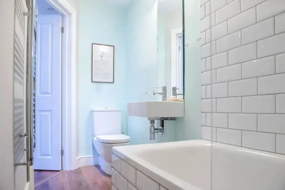 Stylish 2 Bedroom Flat Overlooking The River
